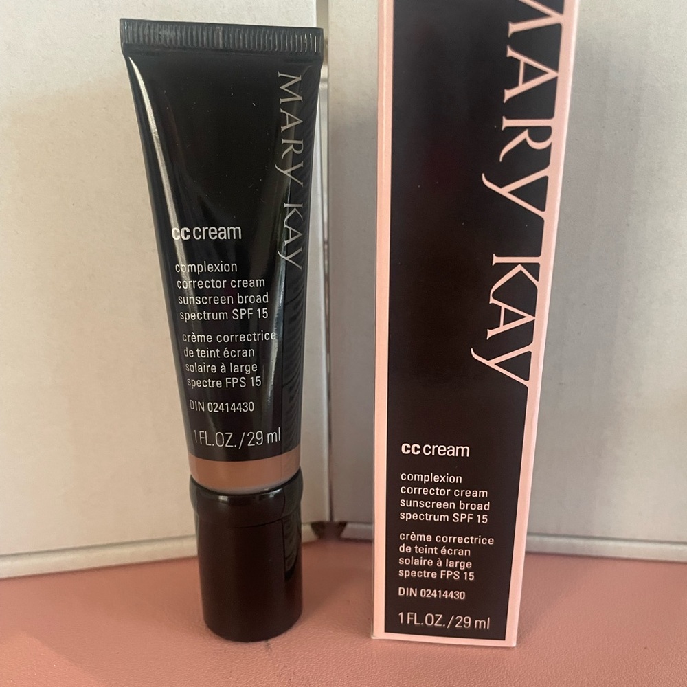 Mary Kay CC Cream in Very Deep